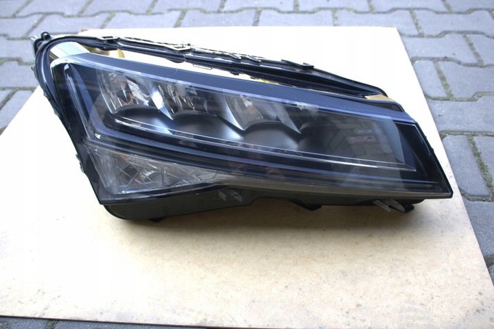 Skoda Superb III Facelift Full LED Headlight Right 2019+ OEM