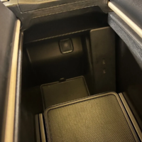 ORIGINAL-Mercedes-Benz-V-Class-refrigeratorcooling-compartmentcenter-console-beige-7.png
