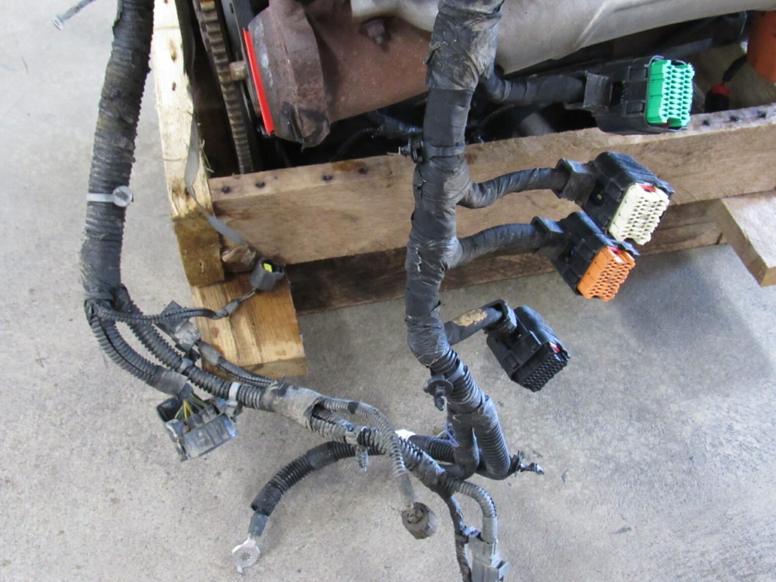 Second image of Used 5.7L HEMI V8 Engine for 2014 Ram 1500